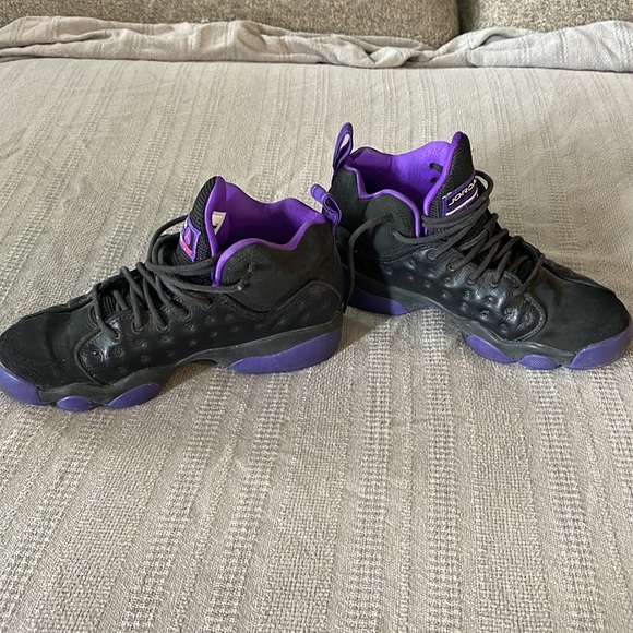 Jumpman Team 2 Jordans - Picture 3 of 6